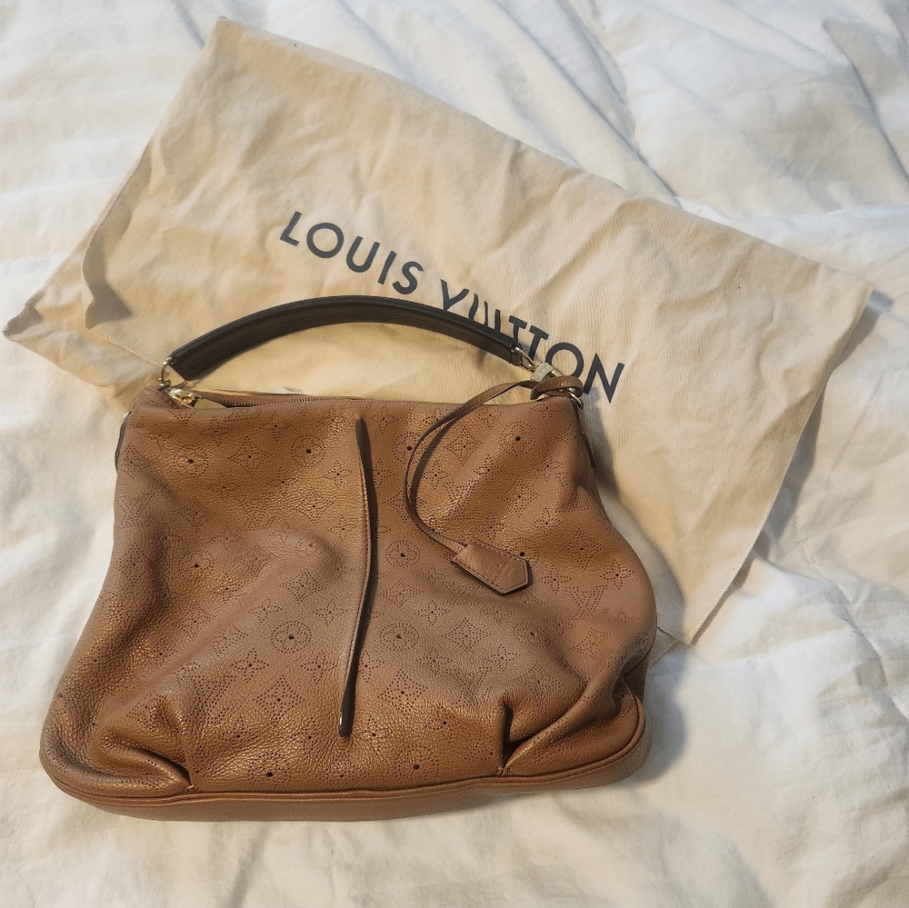 Louis Vuitton Mahina Hobo PM - Picture 3 of 10